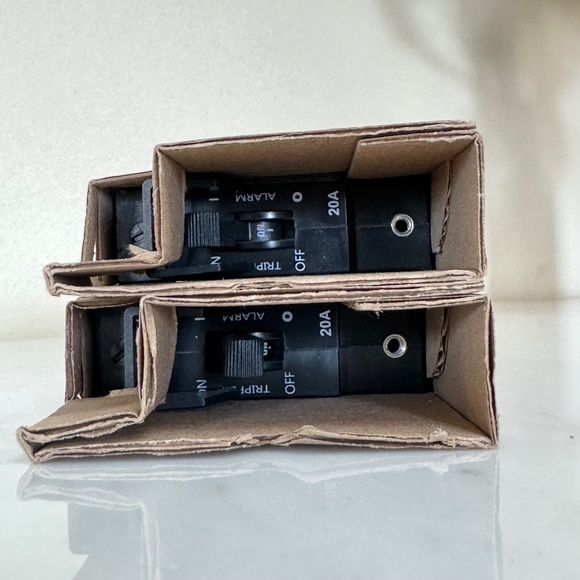 Lot of 2 - CBI Circuit Breaker D2ALX20239 20Amp Bullet Style DD-Frame 1 Pole 80V - Picture 7 of 7